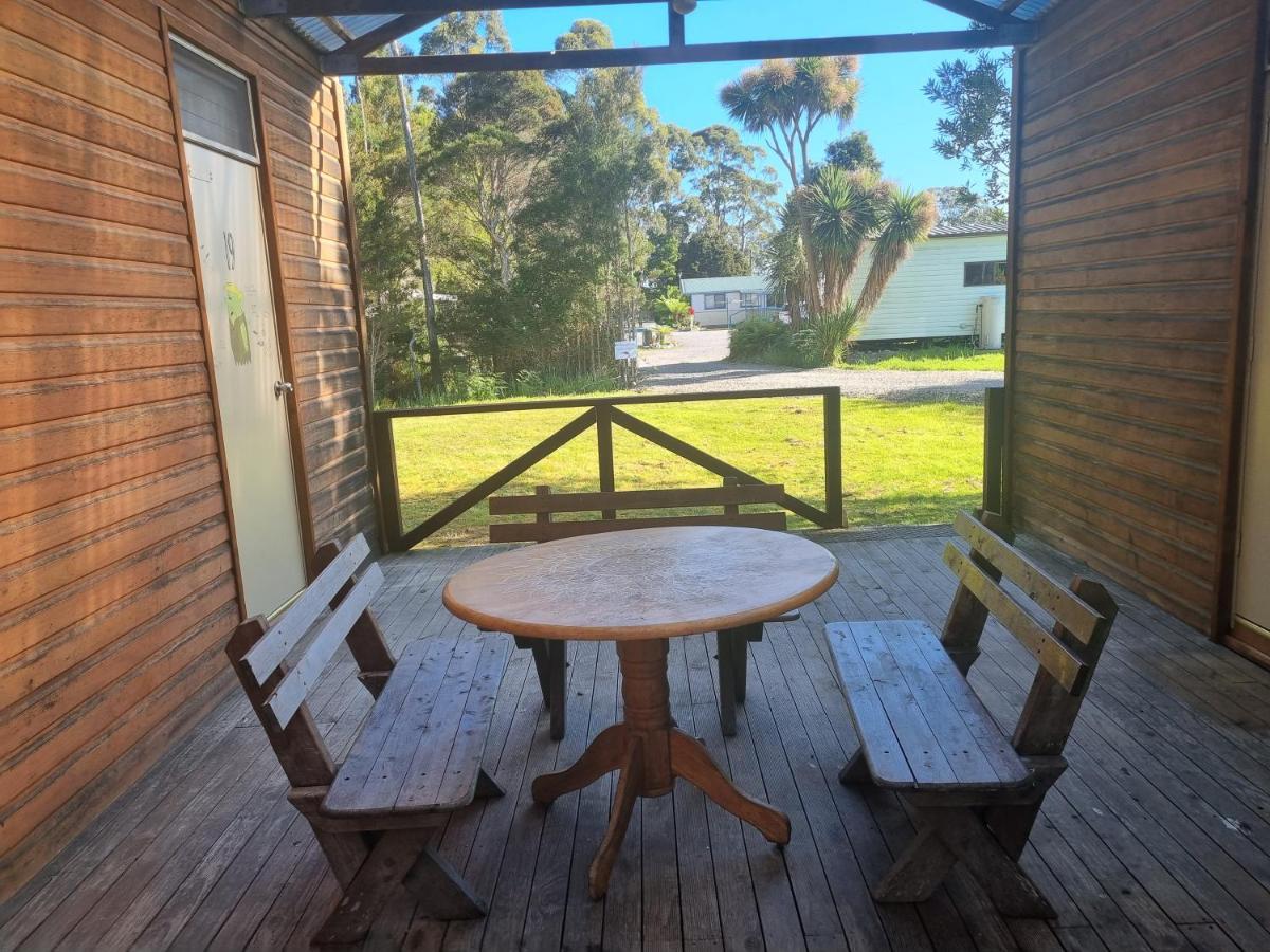 Strahan Backpackers Exterior foto