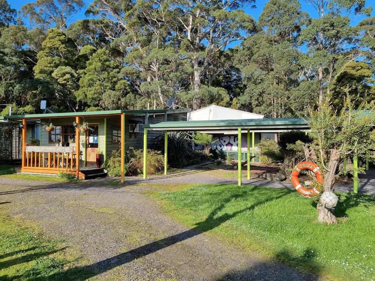 Strahan Backpackers Exterior foto