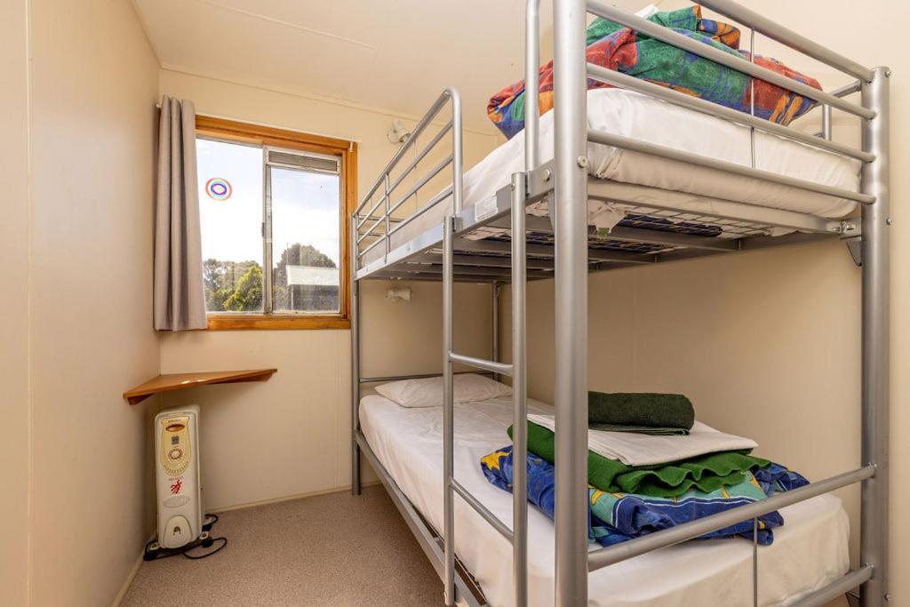 Strahan Backpackers Exterior foto