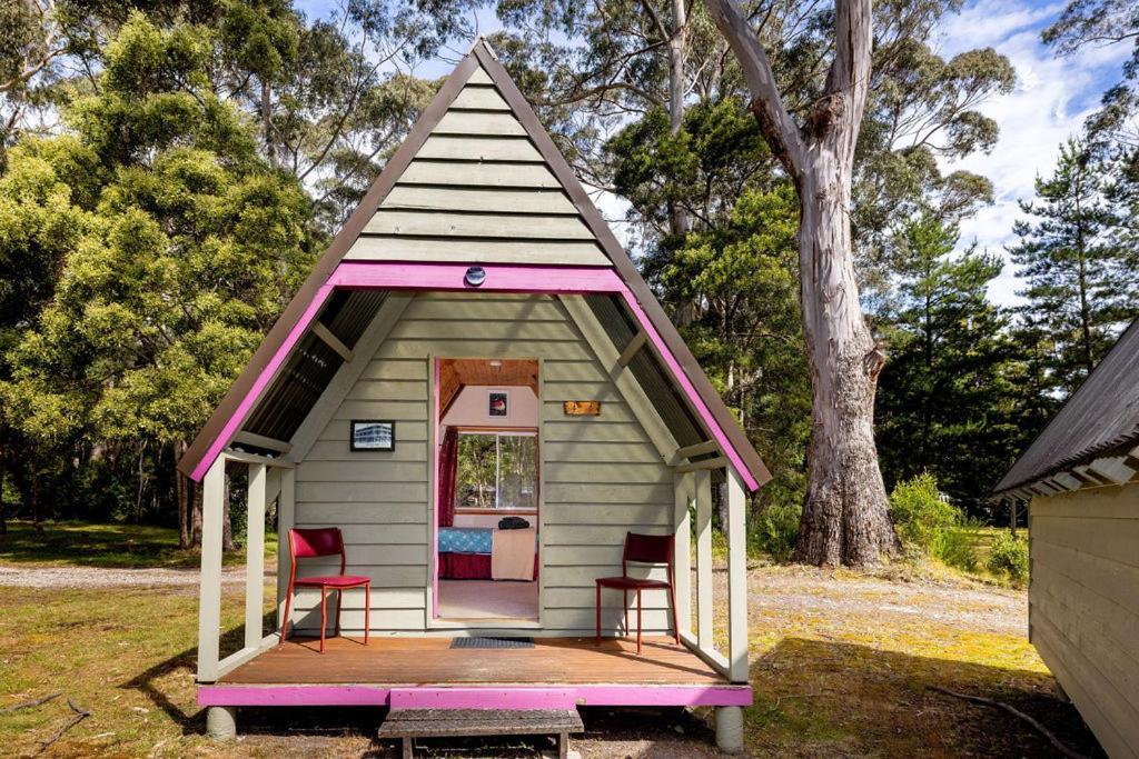 Strahan Backpackers Exterior foto